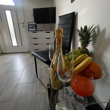 Apartment Matijas, 3 Bedroom Apt With Terrace And Parking Split Exterior photo