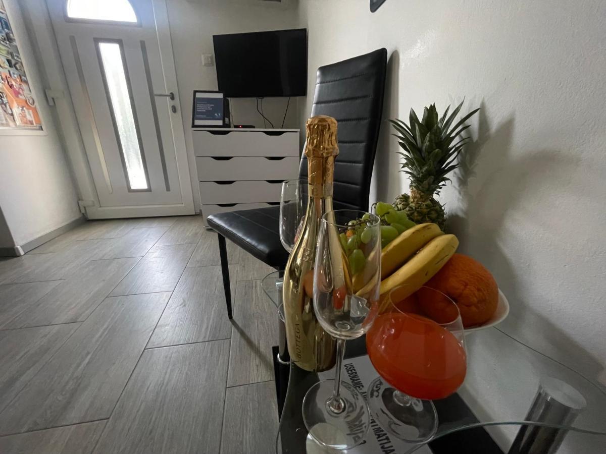 Apartment Matijas, 3 Bedroom Apt With Terrace And Parking Split Exterior photo